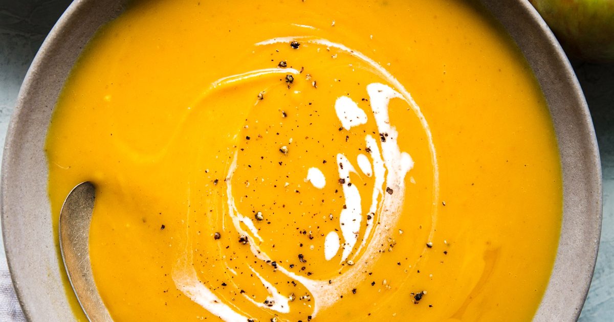 Effortless Slow Cooker Butternut Squash Apple Soup for Busy Families